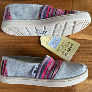 TOMS Classic Kids' Gray and Pink Woven Chambray Slip-On Sneakers